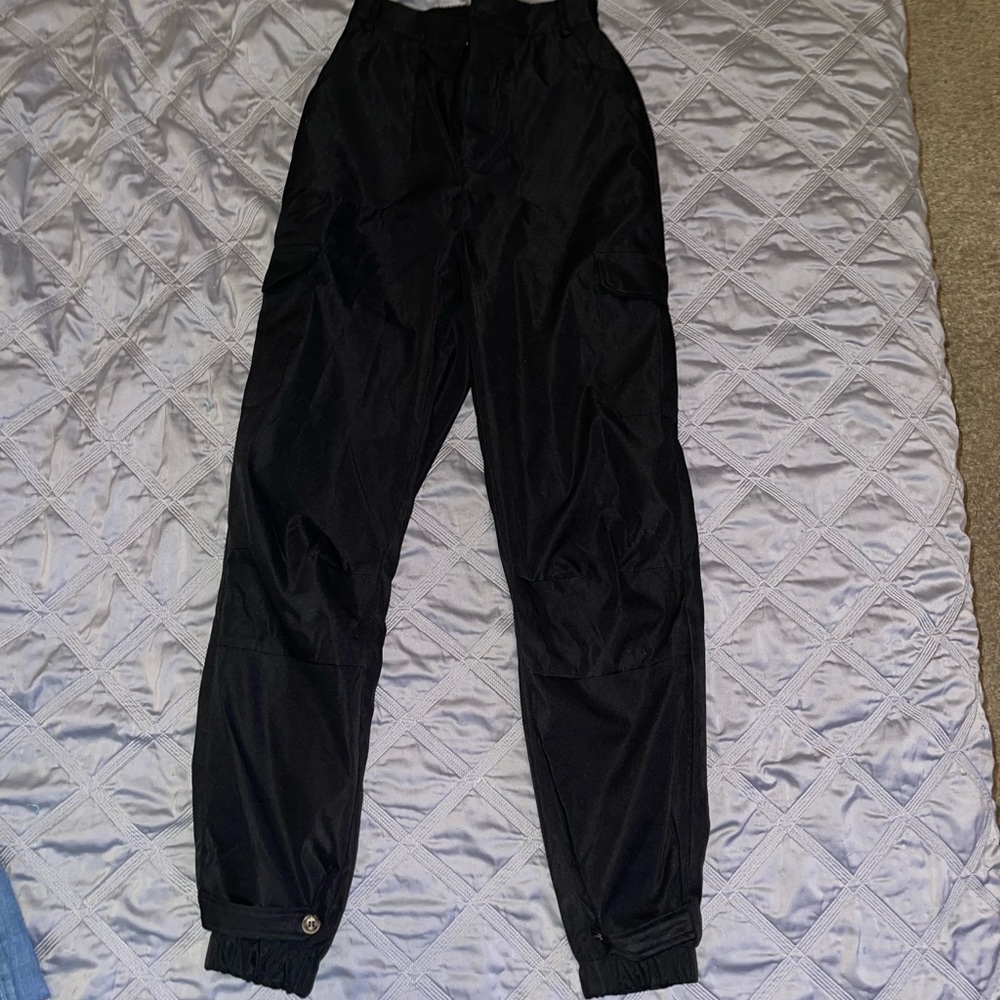 Pretty little thing women’s cargo pants sz 4